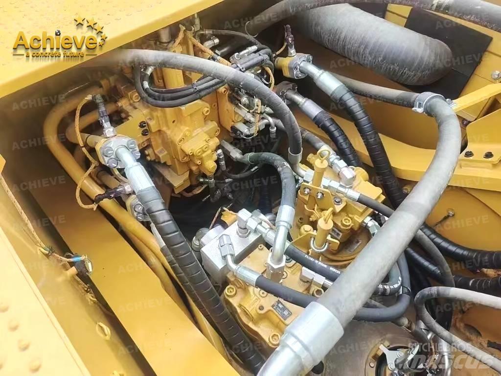 CAT 352 Vikšriniai ekskavatoriai