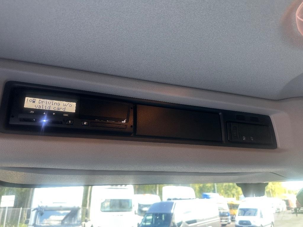 Scania P250 Sunkvežimiai su dengtu kėbulu