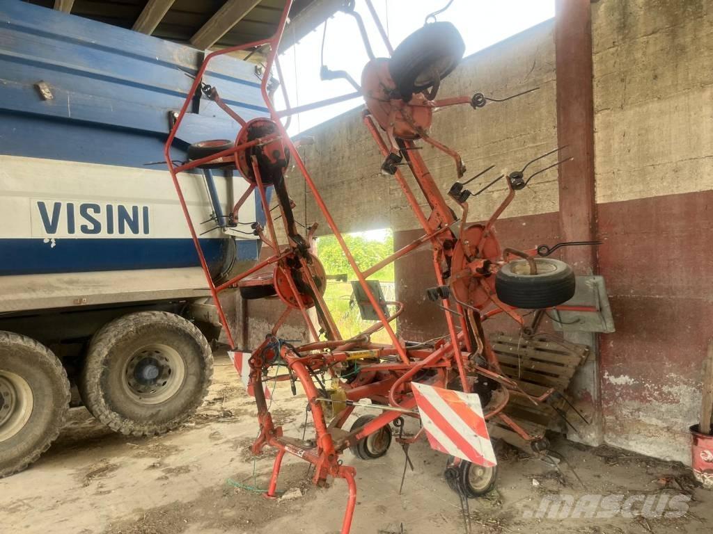 Lely TH 680 Šieno grėbliai ir vartytuvai