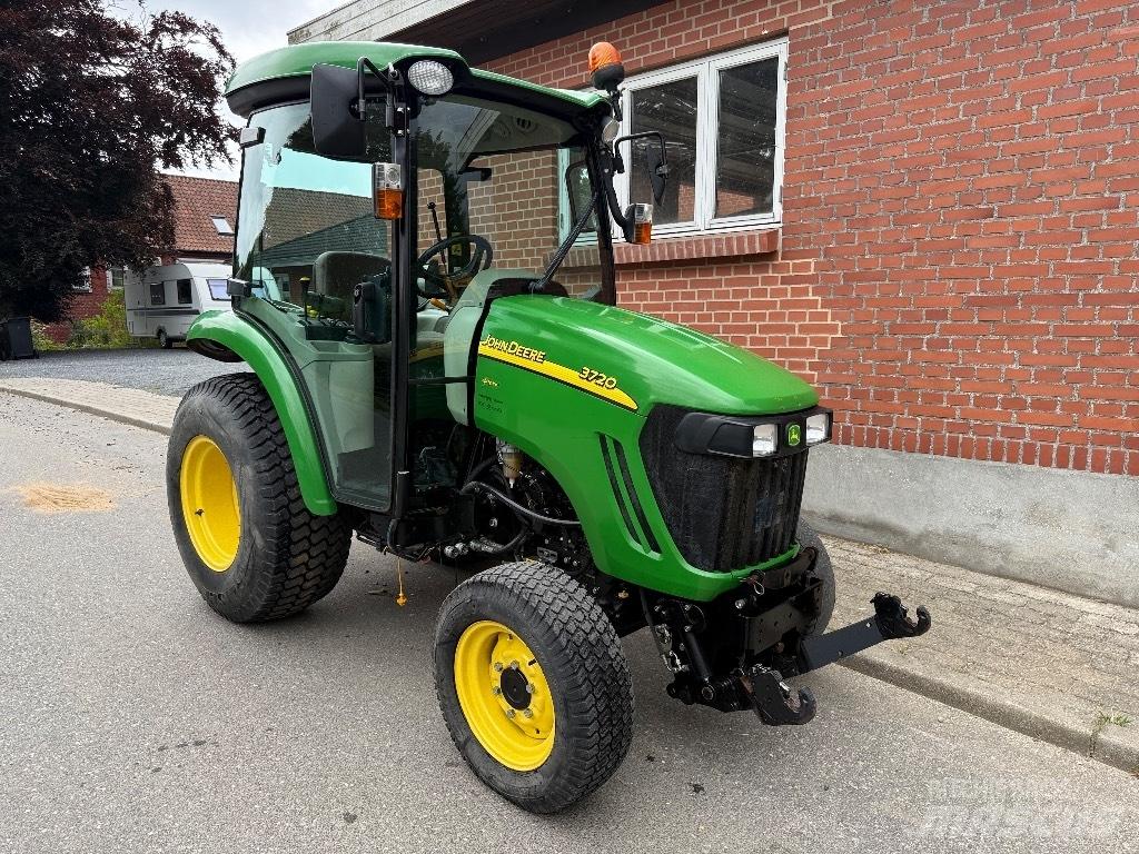 John Deere 3720 Naudoti kompaktiški traktoriai