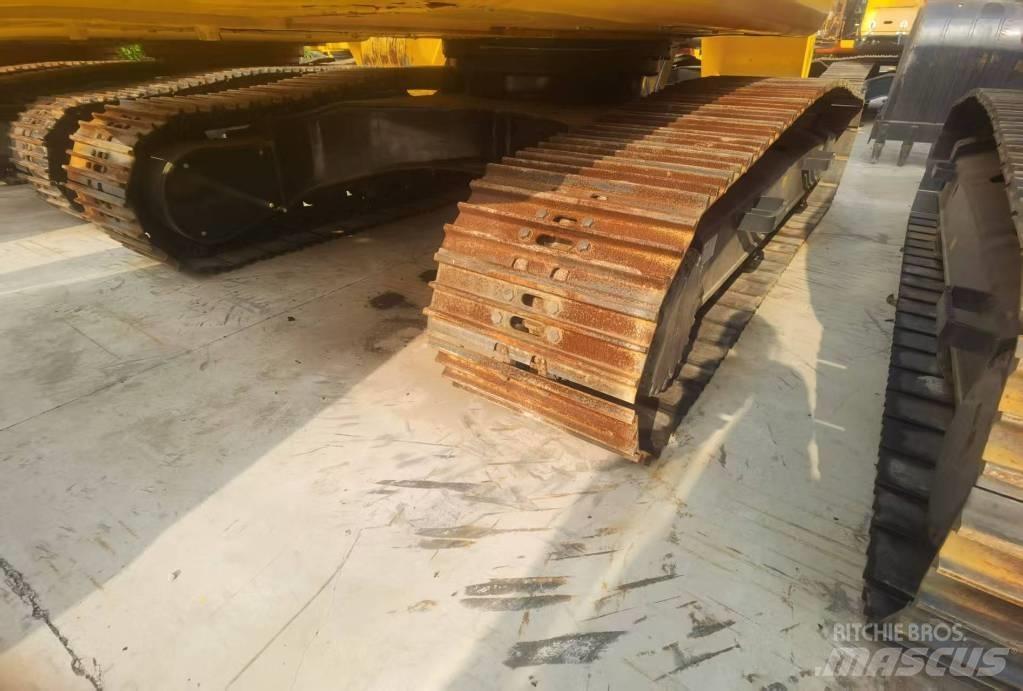 Komatsu PC 220 Vikšriniai ekskavatoriai