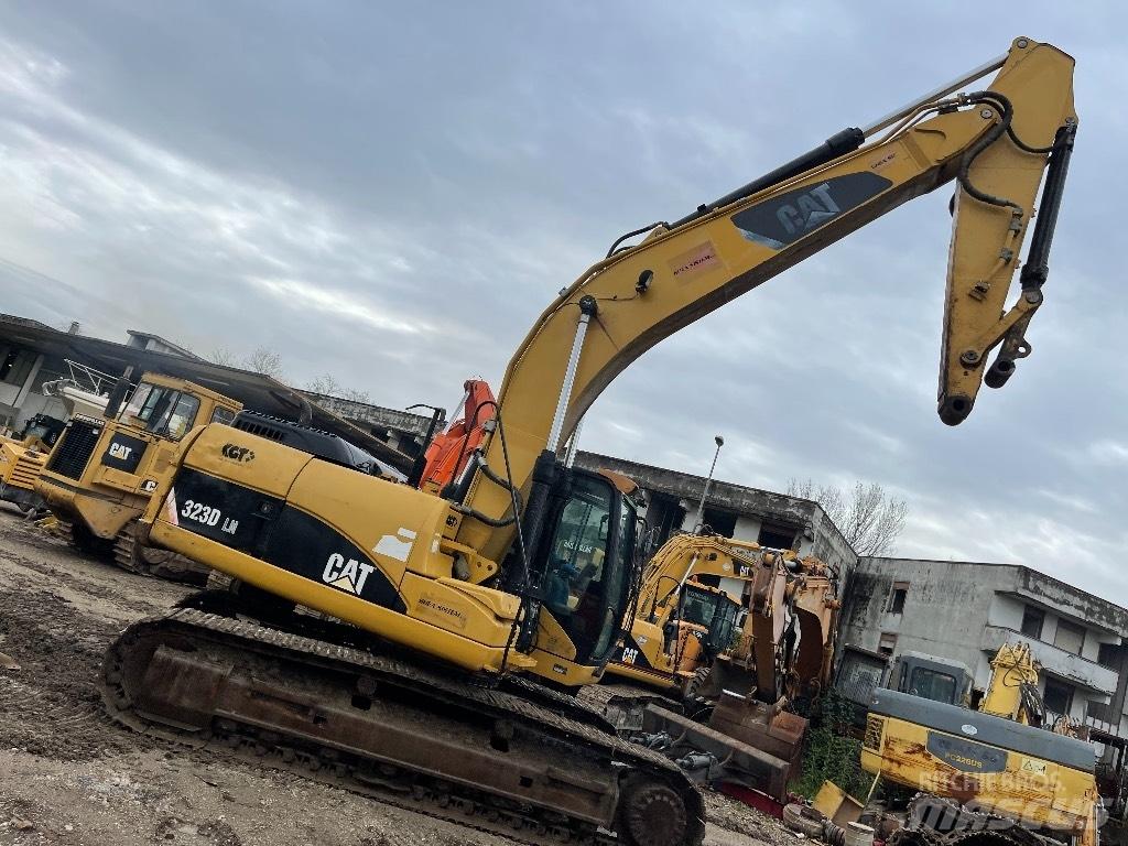 CAT 323 D Vikšriniai ekskavatoriai