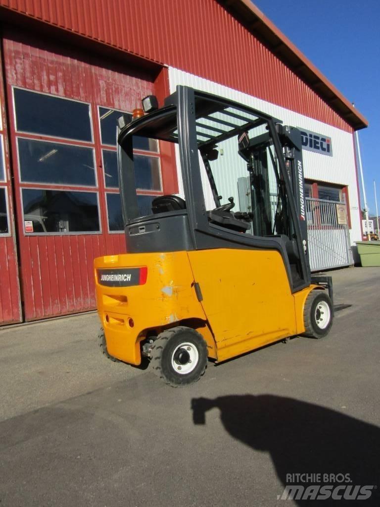 Jungheinrich EFG 320 Elektriniai šakiniai krautuvai