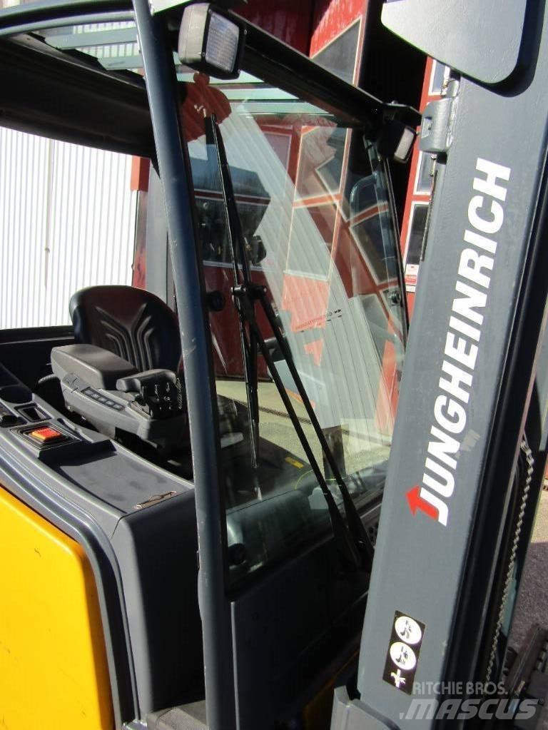 Jungheinrich EFG 320 Elektriniai šakiniai krautuvai