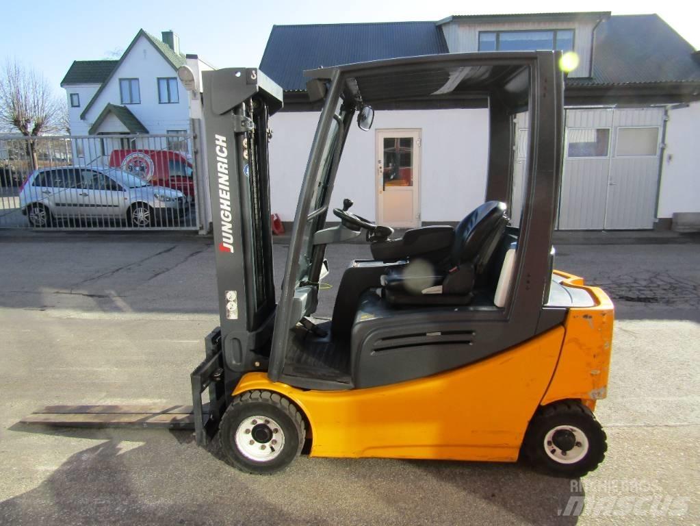 Jungheinrich EFG 320 Elektriniai šakiniai krautuvai