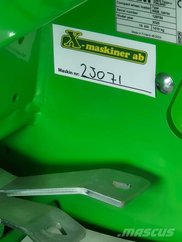 Avant 528 Daugiafunkciniai pakrovėjai