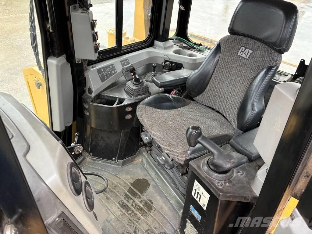 CAT D 6 T LGP Vikšriniai buldozeriai