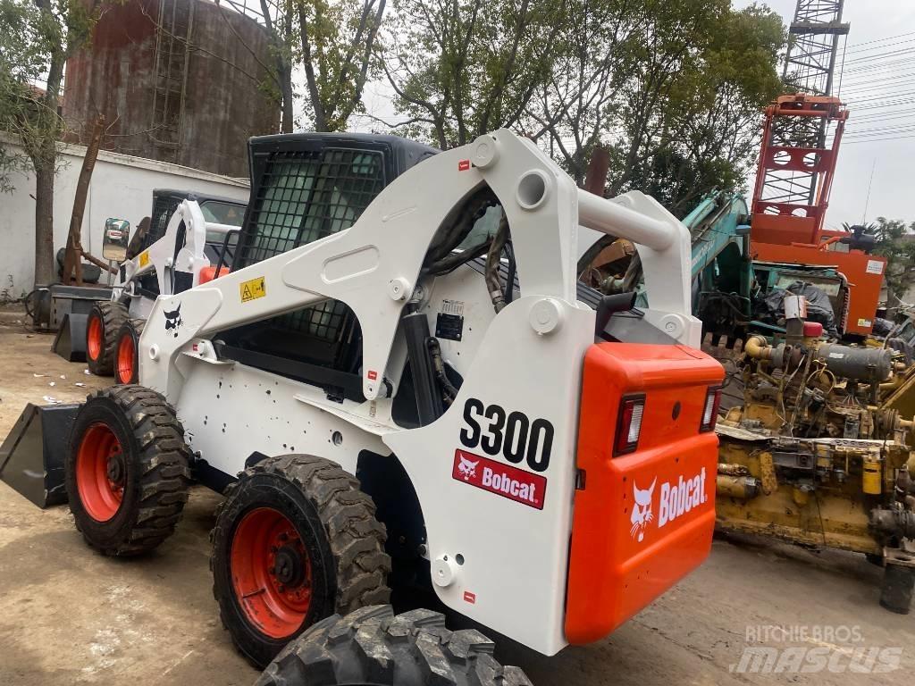 Bobcat S 300 Krautuvai su šoniniu pasukimu