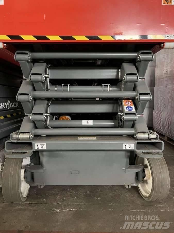 SkyJack SJ4732 Žirkliniai keltuvai
