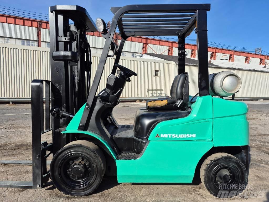 Mitsubishi FG25N Šakiniai krautuvai - Kita