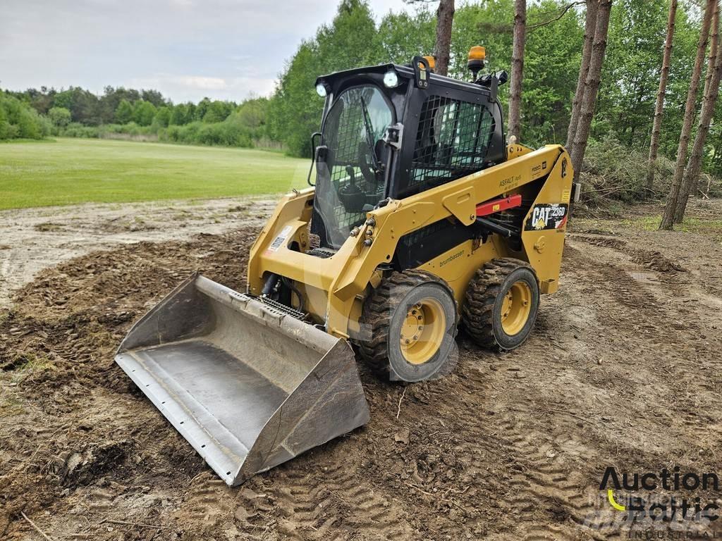 CAT 236 D Krautuvai su šoniniu pasukimu