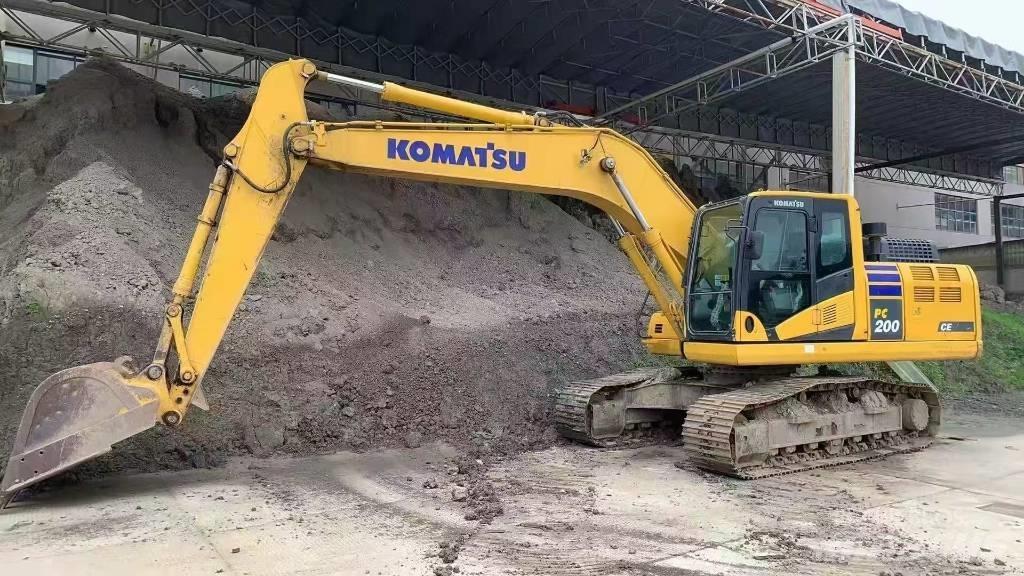 Komatsu PC 200-11 Vikšriniai ekskavatoriai