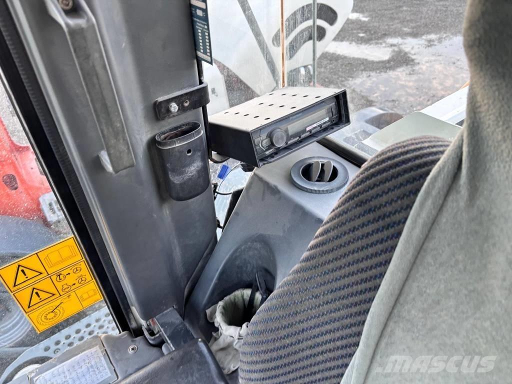 Liebherr L 544 Naudoti ratiniai krautuvai