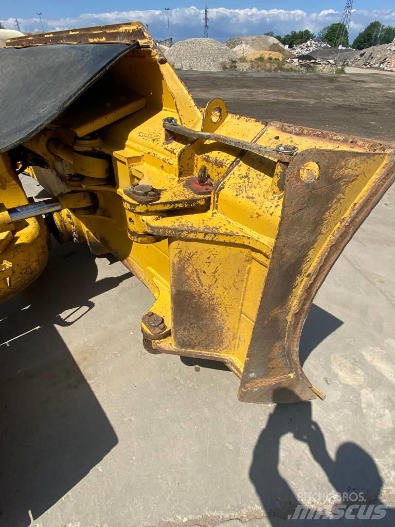 Komatsu D61PX24 Vikšriniai buldozeriai