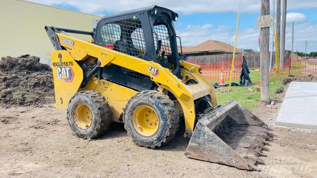 CAT 262D3 Krautuvai su šoniniu pasukimu