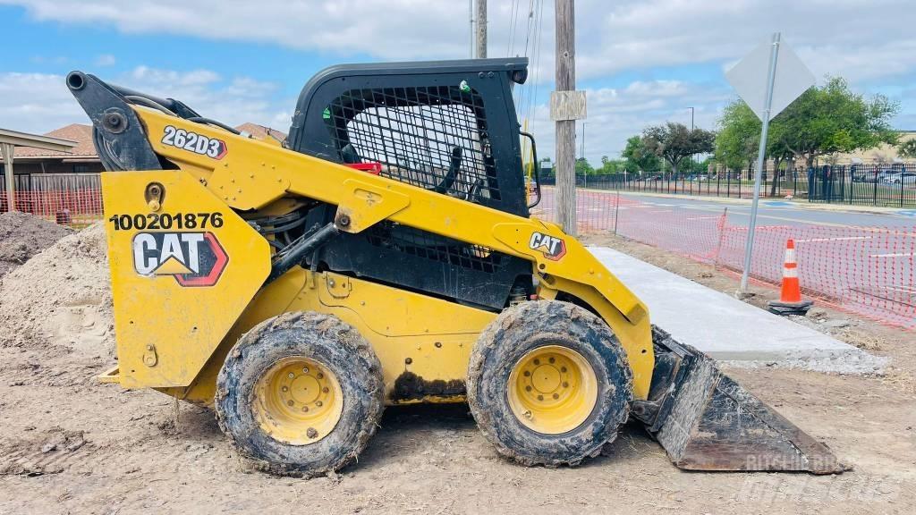 CAT 262D3 Krautuvai su šoniniu pasukimu