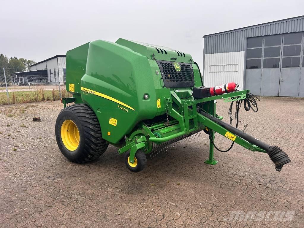 John Deere F 440 Ritinių presai