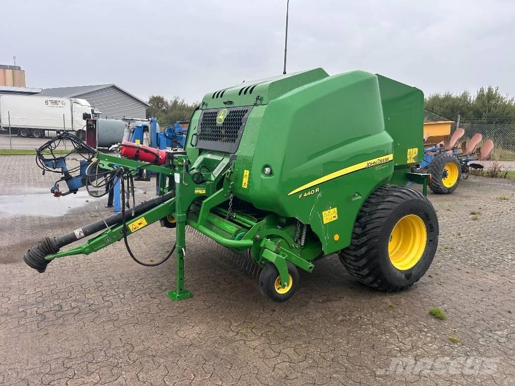 John Deere F 440 Ritinių presai