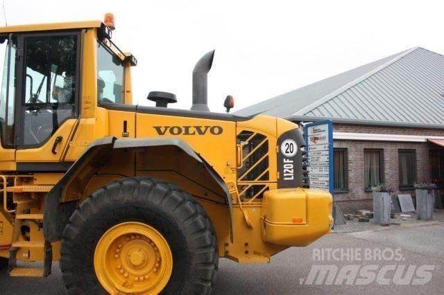Volvo L 120 F Naudoti ratiniai krautuvai