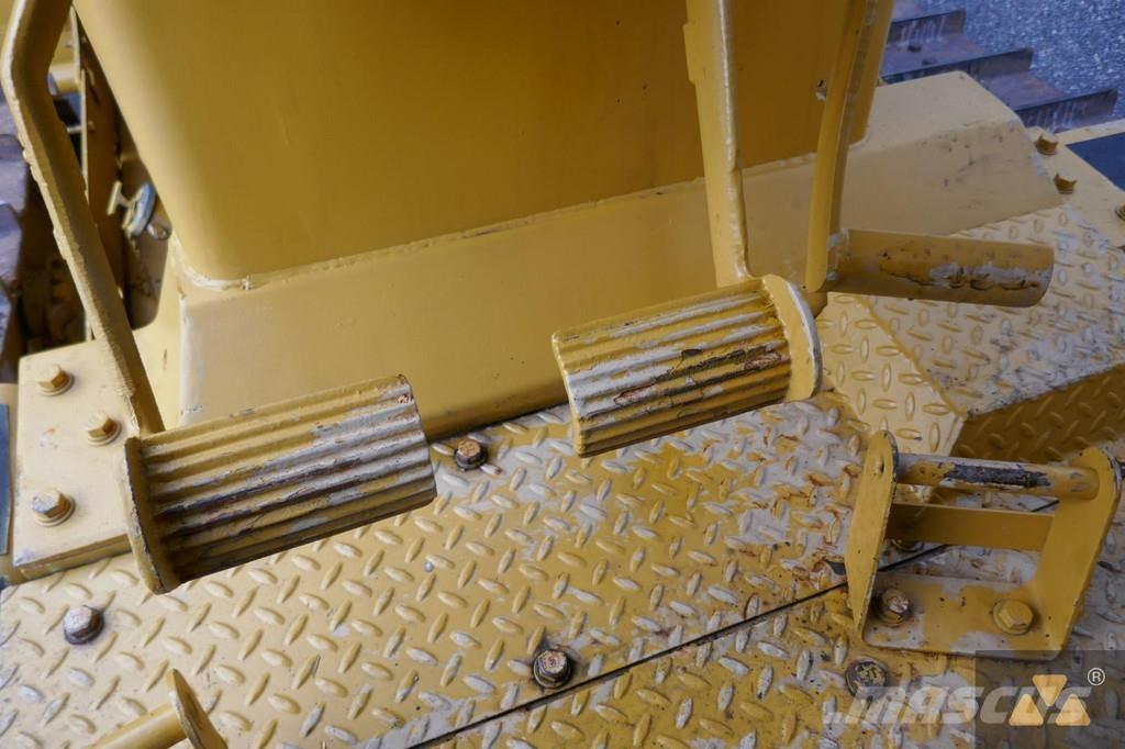 CAT D7G Ex-army Vikšriniai buldozeriai
