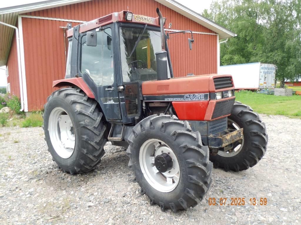 Case IH 685 XL Traktoriai