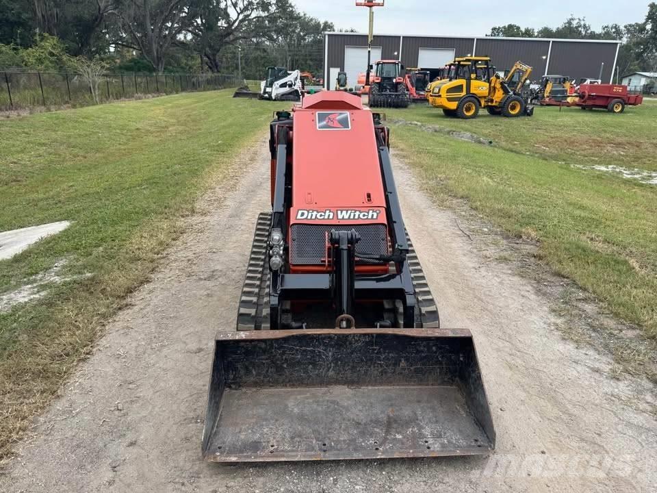Ditch Witch SK 800 Krautuvai su šoniniu pasukimu