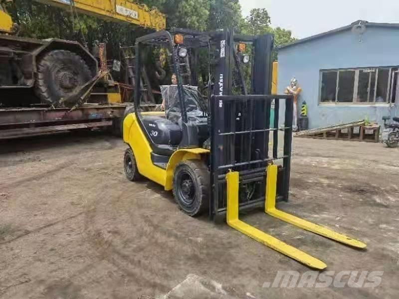 Komatsu 3 Ton Dyzeliniai krautuvai