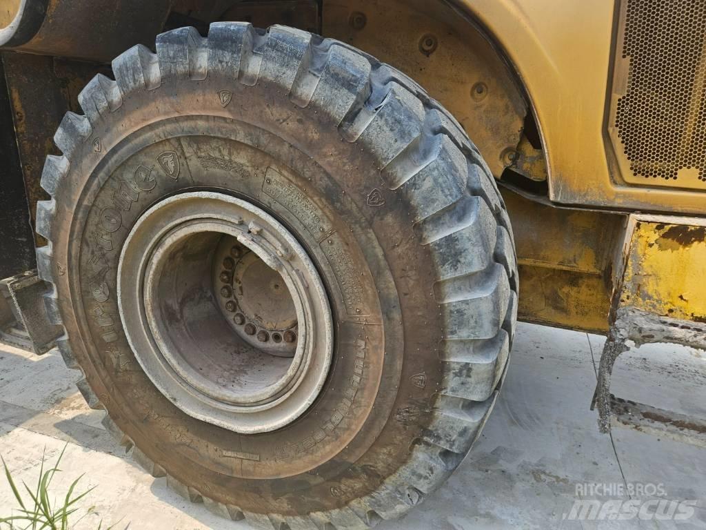 CAT 972 H Naudoti ratiniai krautuvai