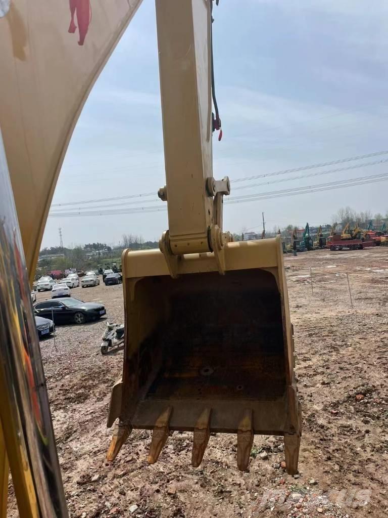 CAT 320D Vikšriniai ekskavatoriai