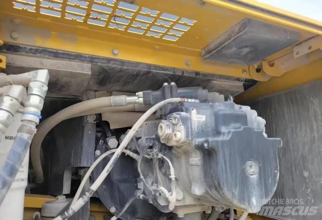 Komatsu PC 460-8 Vikšriniai ekskavatoriai