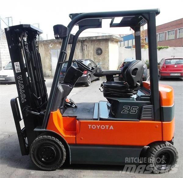 Toyota 7 FBMF 25 Elektriniai šakiniai krautuvai