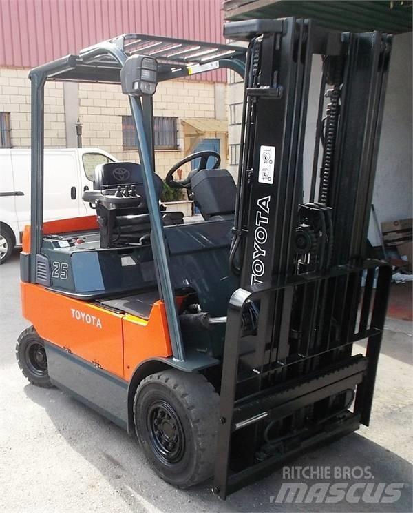 Toyota 7 FBMF 25 Elektriniai šakiniai krautuvai
