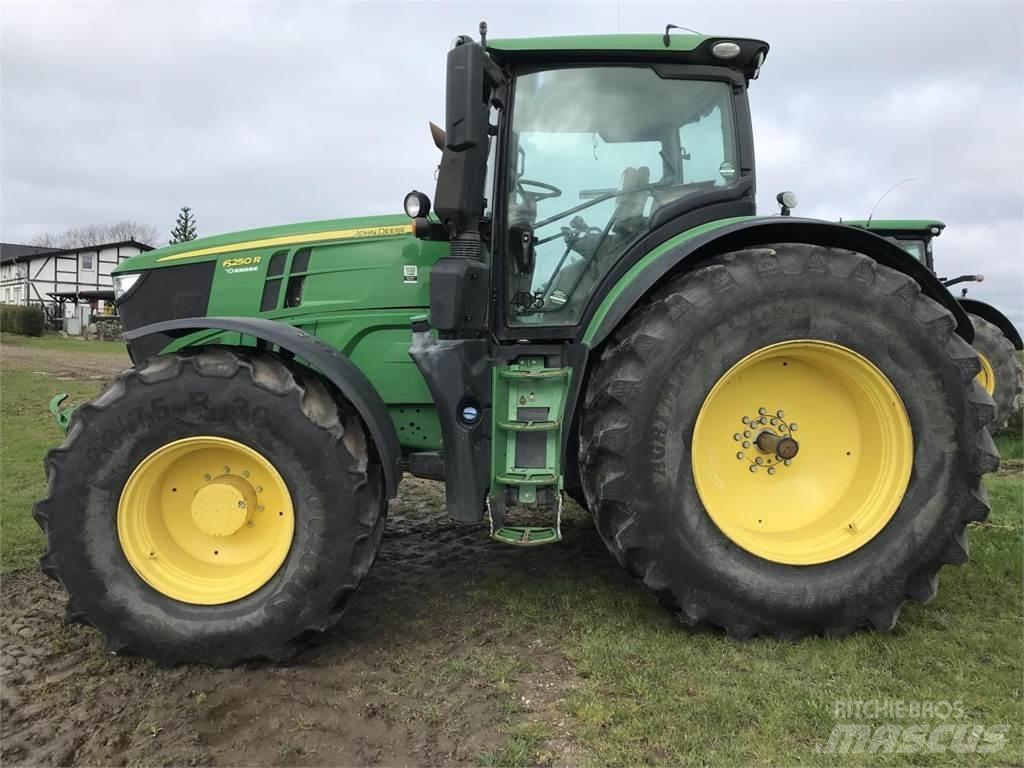 John Deere 6250R Traktoriai