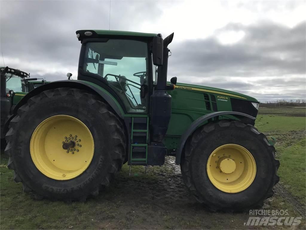 John Deere 6250R Traktoriai