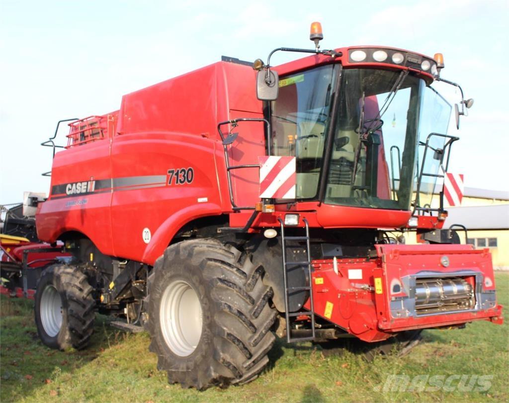 Case IH AF 7130 Derliaus nuėmimo kombainai