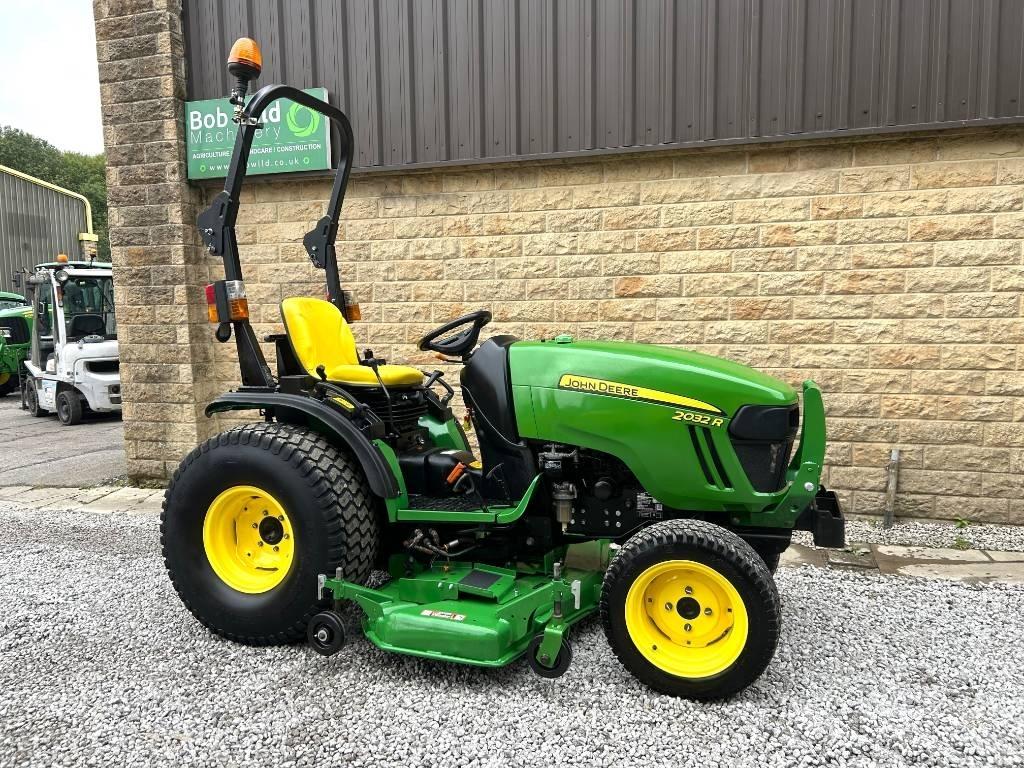 John Deere 2032R Naudoti kompaktiški traktoriai