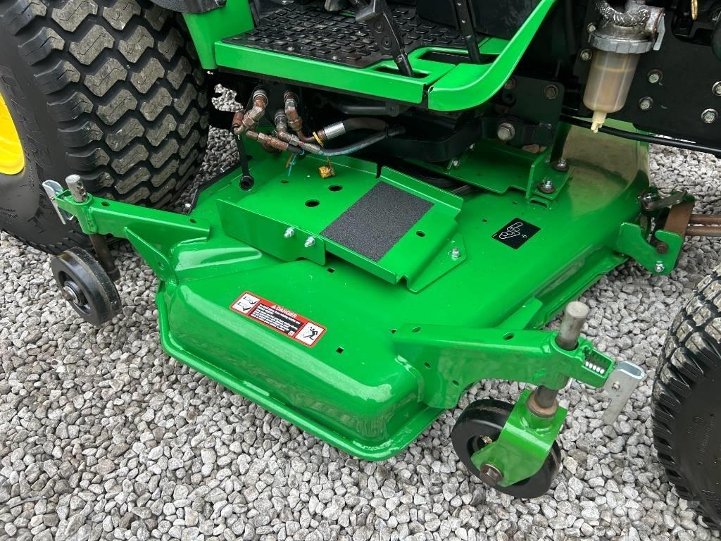 John Deere 2032R Naudoti kompaktiški traktoriai