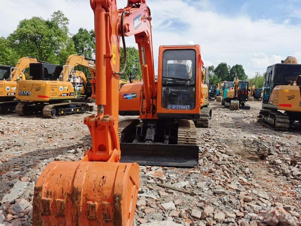 Doosan DX75 Vidutinės galios ekskavatoriai 7-12 t