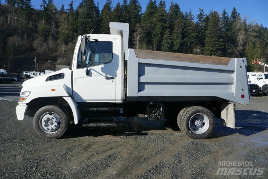 Hino 258 LP Savivarčių priekabų vilkikai