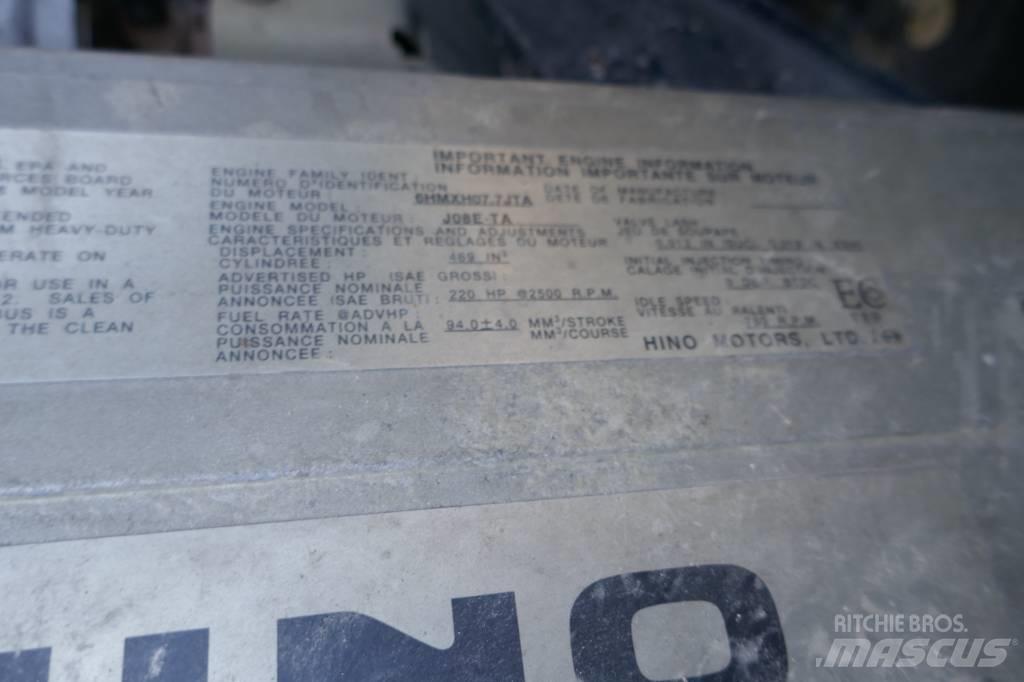 Hino 258 LP Savivarčių priekabų vilkikai