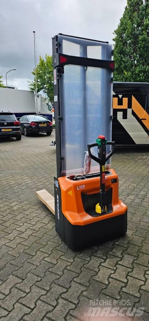 Doosan LSM 12 N Rankiniai vėžimėliai