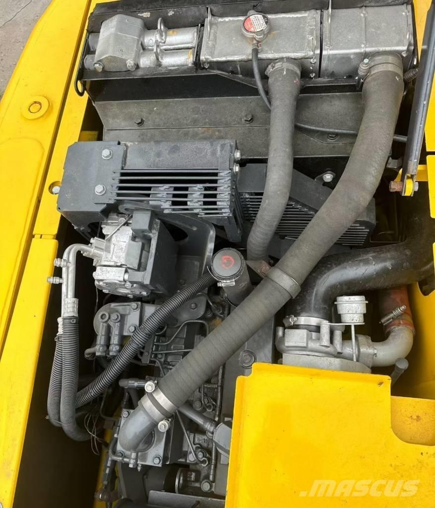 Komatsu 130 Vikšriniai ekskavatoriai