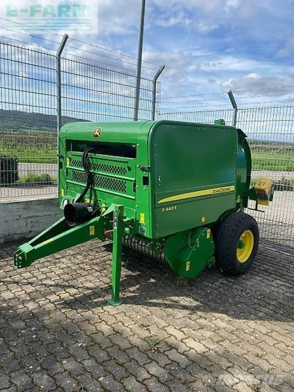 John Deere f440e Stačiakampių ryšulių presai