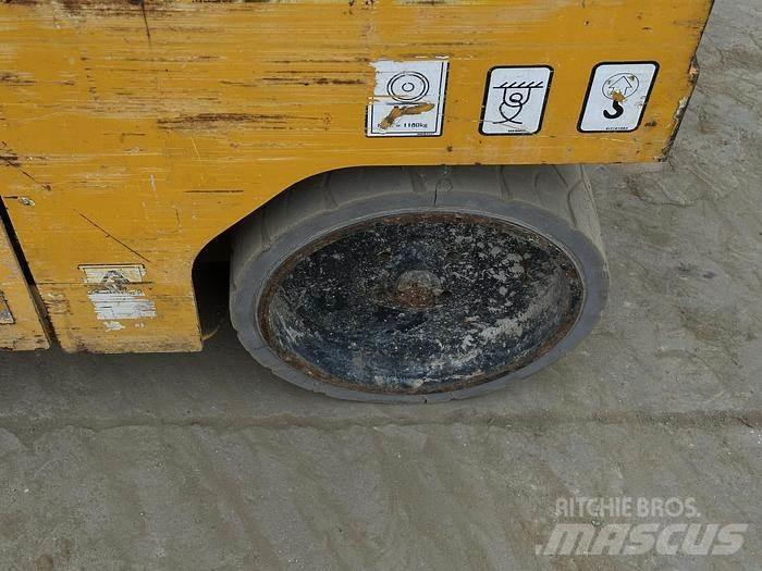 JCB S3246E Kiti keltuvai ir platformos