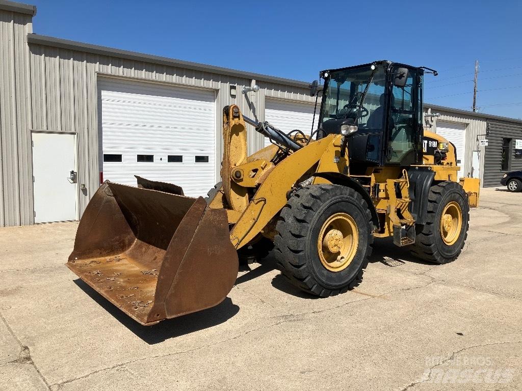 CAT 918 M Naudoti ratiniai krautuvai
