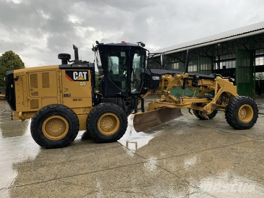 CAT 12 M 3 Greideriai