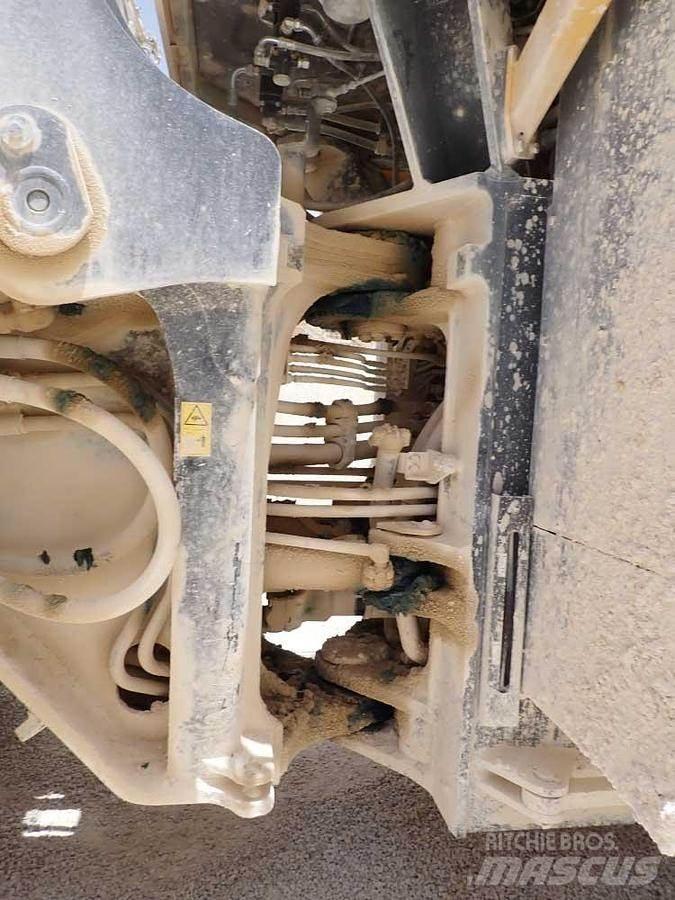 Komatsu WA600-8EO Naudoti ratiniai krautuvai
