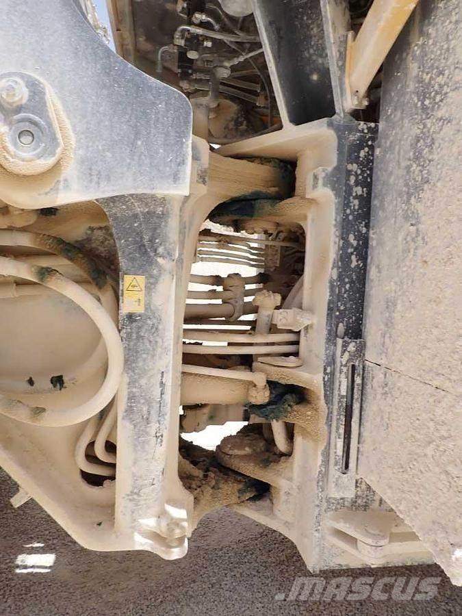 Komatsu WA600-8EO Naudoti ratiniai krautuvai