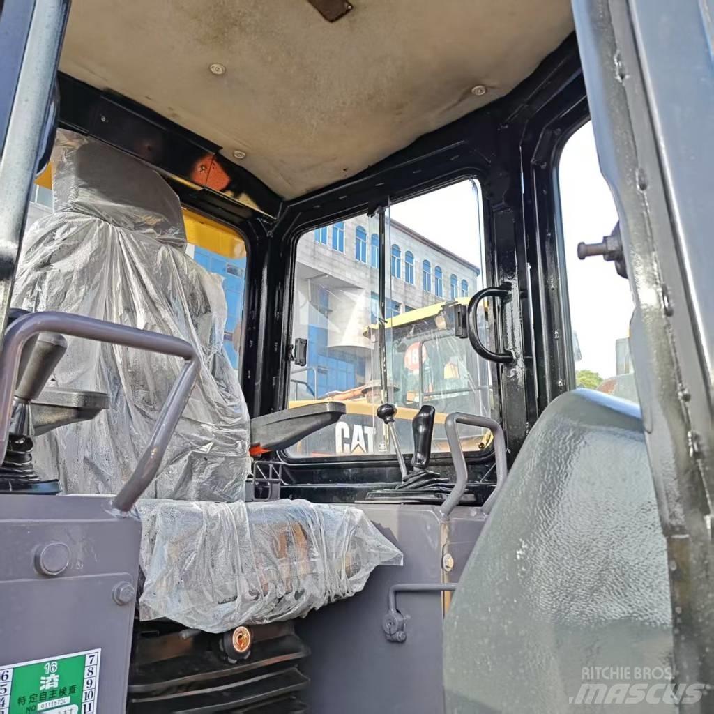 CAT D 5 K Vikšriniai buldozeriai