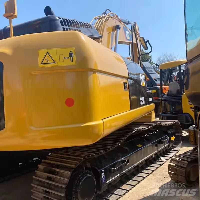 CAT 325 D Vikšriniai ekskavatoriai